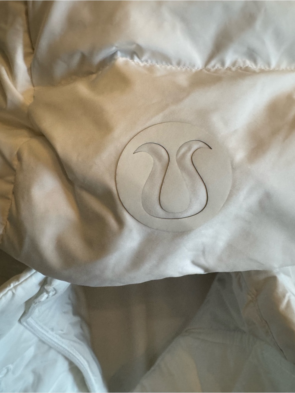 Lululemon White Hooded Puffer Vest - Women size 2 - Picture 3 of 5